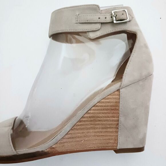Linea Paola Elodie Wedge Sandal Lt Gray Suede Buckle Ankle Strap Sz 7 - Picture 4 of 9